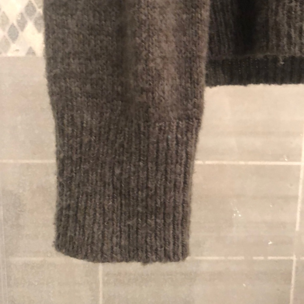 Abercrombie & Fitch sweater - Picture 3 of 4